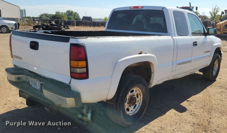 image for item JO9385 2005 GMC Sierra 2500HD Ext. Cab pickup truck