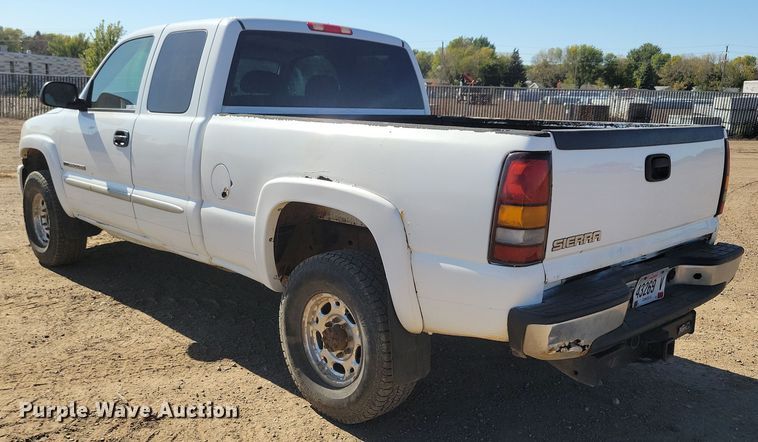 image for item JO9385 2005 GMC Sierra 2500HD Ext. Cab pickup truck