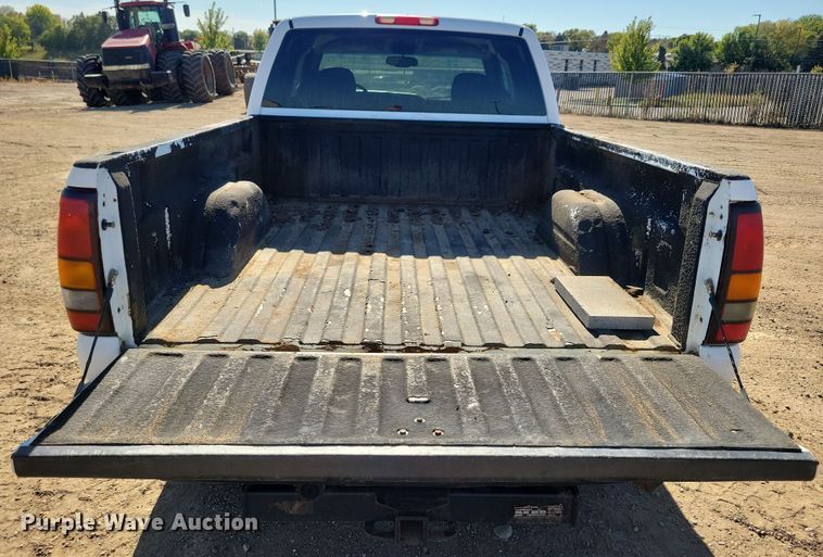 image for item JO9385 2005 GMC Sierra 2500HD Ext. Cab pickup truck