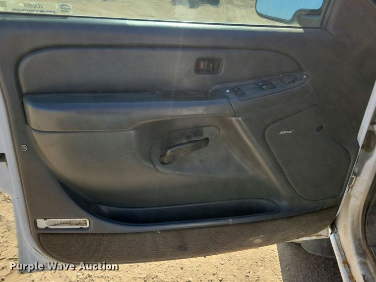 image for item JO9385 2005 GMC Sierra 2500HD Ext. Cab pickup truck