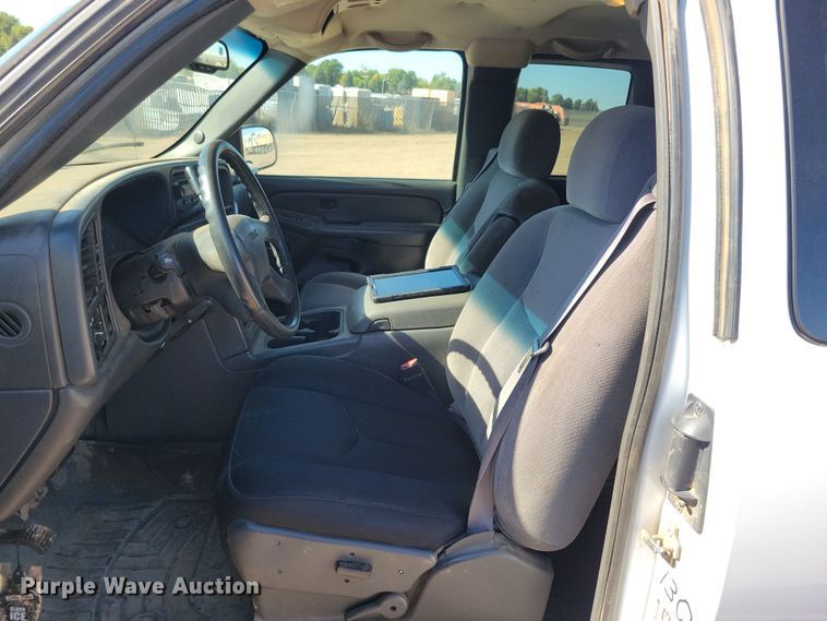 image for item JO9385 2005 GMC Sierra 2500HD Ext. Cab pickup truck