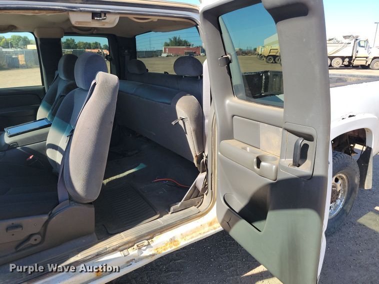 image for item JO9385 2005 GMC Sierra 2500HD Ext. Cab pickup truck