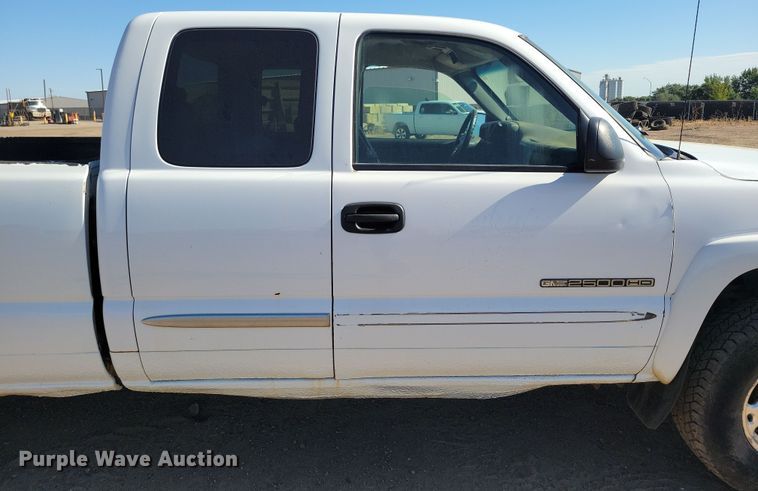 image for item JO9385 2005 GMC Sierra 2500HD Ext. Cab pickup truck