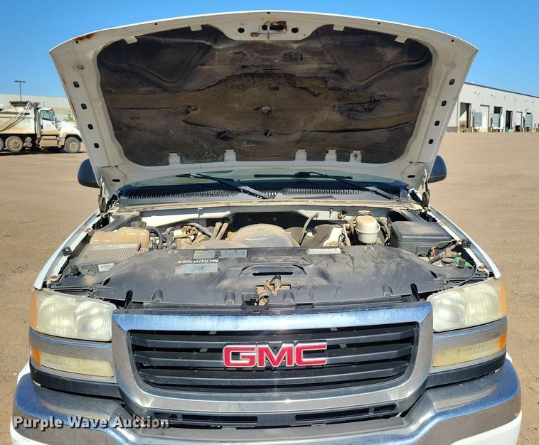 image for item JO9385 2005 GMC Sierra 2500HD Ext. Cab pickup truck