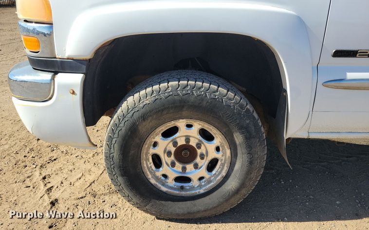 image for item JO9385 2005 GMC Sierra 2500HD Ext. Cab pickup truck