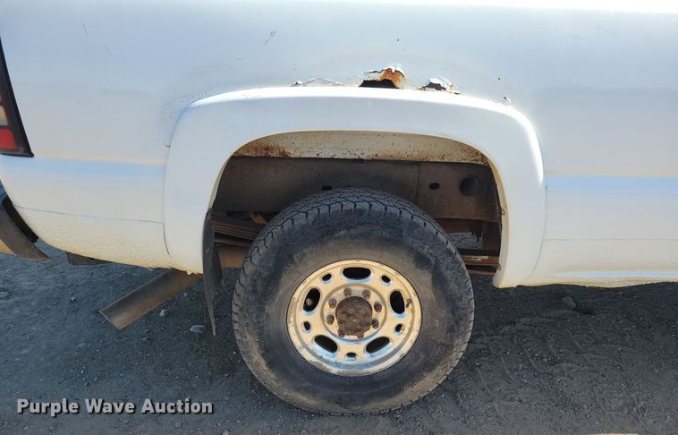 image for item JO9385 2005 GMC Sierra 2500HD Ext. Cab pickup truck