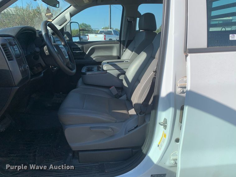 image for item JT9733 2018 GMC Sierra 1500  Double Cab flatbed pickup truck