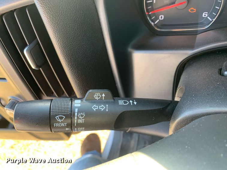 image for item JT9733 2018 GMC Sierra 1500  Double Cab flatbed pickup truck