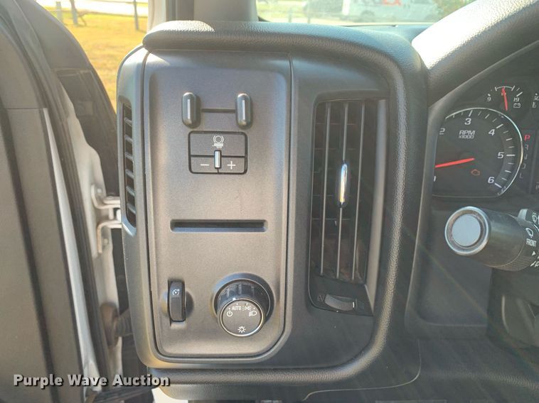 image for item JT9733 2018 GMC Sierra 1500  Double Cab flatbed pickup truck