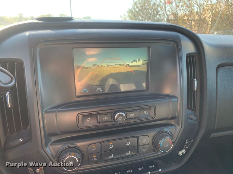 image for item JT9733 2018 GMC Sierra 1500  Double Cab flatbed pickup truck