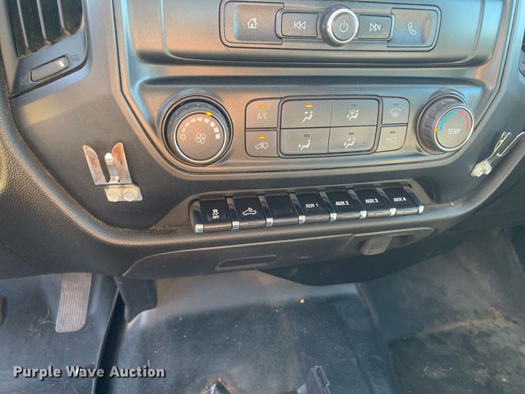 image for item JT9733 2018 GMC Sierra 1500  Double Cab flatbed pickup truck