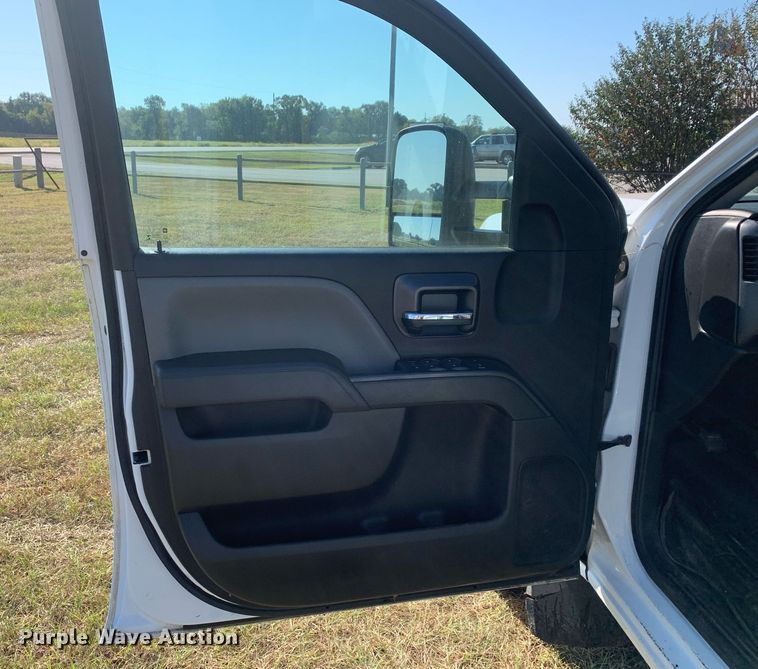 image for item JT9733 2018 GMC Sierra 1500  Double Cab flatbed pickup truck