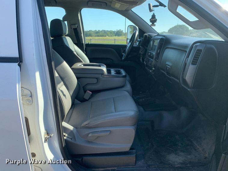 image for item JT9733 2018 GMC Sierra 1500  Double Cab flatbed pickup truck