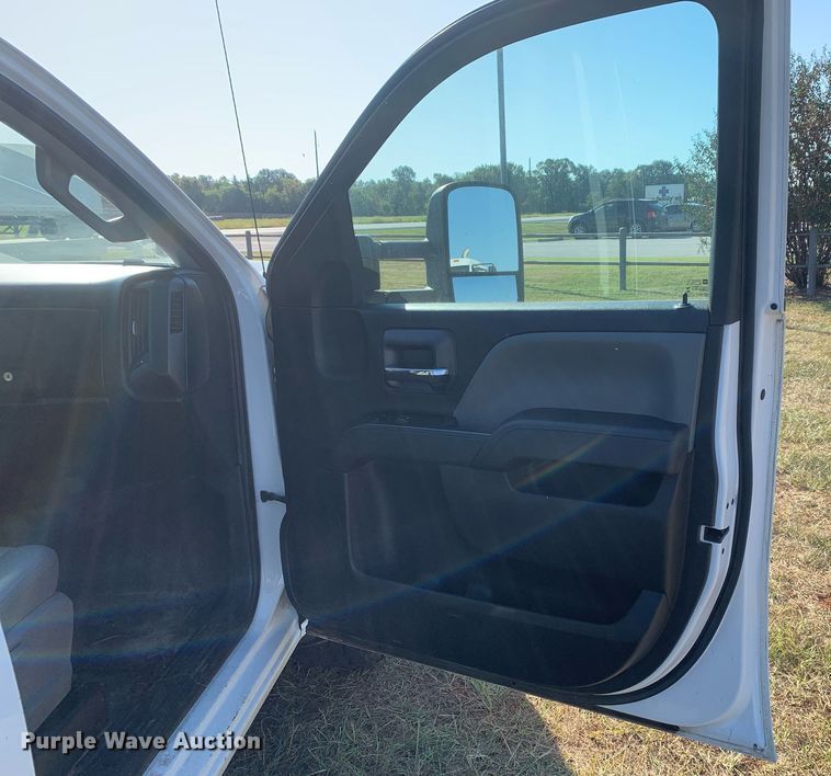 image for item JT9733 2018 GMC Sierra 1500  Double Cab flatbed pickup truck