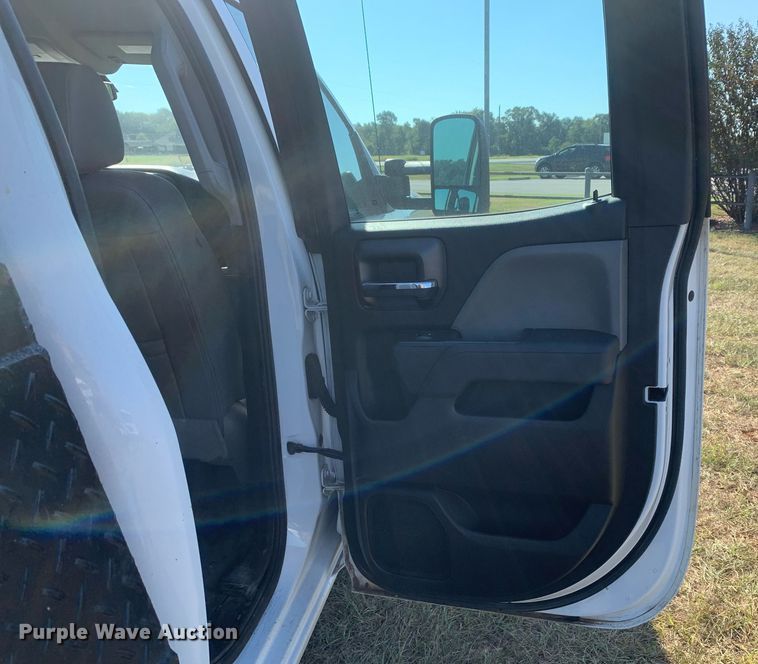 image for item JT9733 2018 GMC Sierra 1500  Double Cab flatbed pickup truck