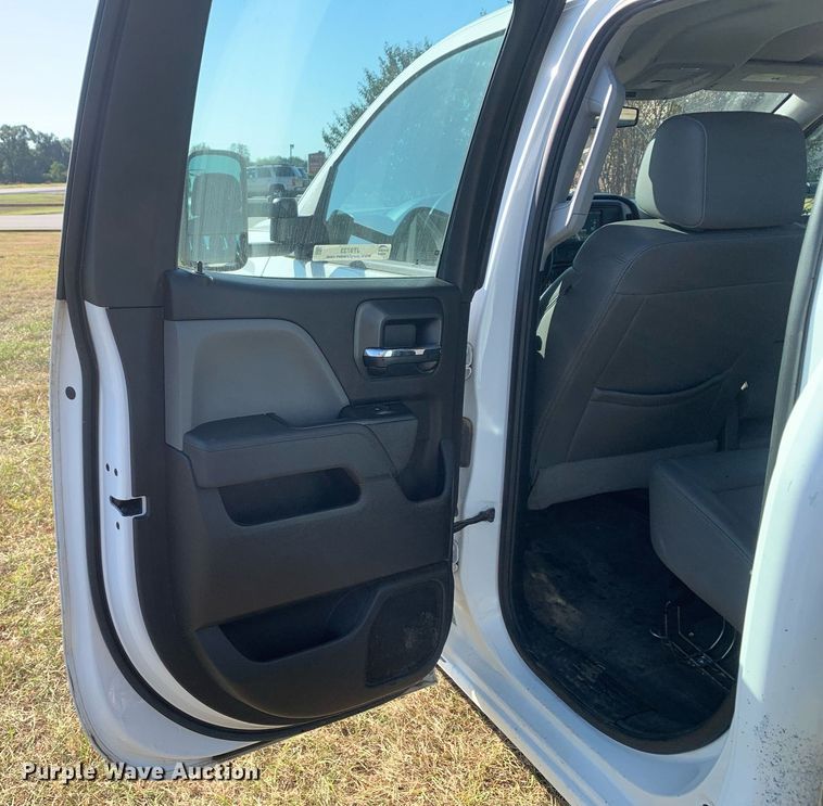 image for item JT9733 2018 GMC Sierra 1500  Double Cab flatbed pickup truck