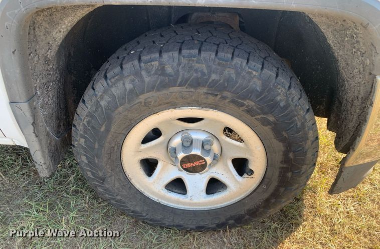 image for item JT9733 2018 GMC Sierra 1500  Double Cab flatbed pickup truck