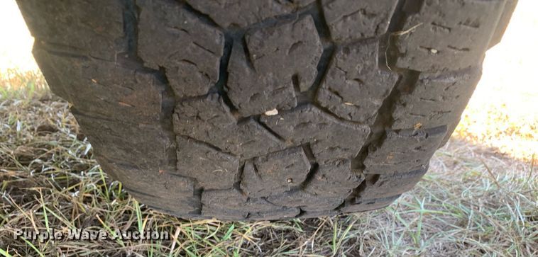 image for item JT9733 2018 GMC Sierra 1500  Double Cab flatbed pickup truck