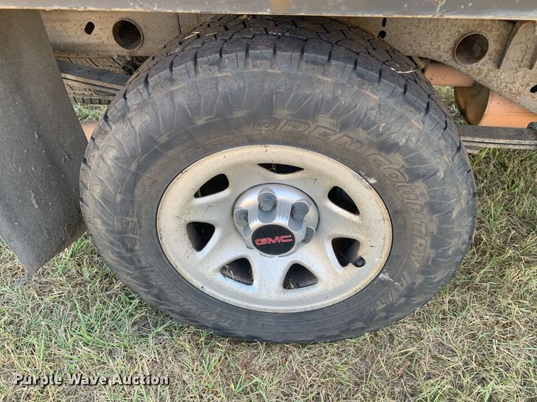 image for item JT9733 2018 GMC Sierra 1500  Double Cab flatbed pickup truck