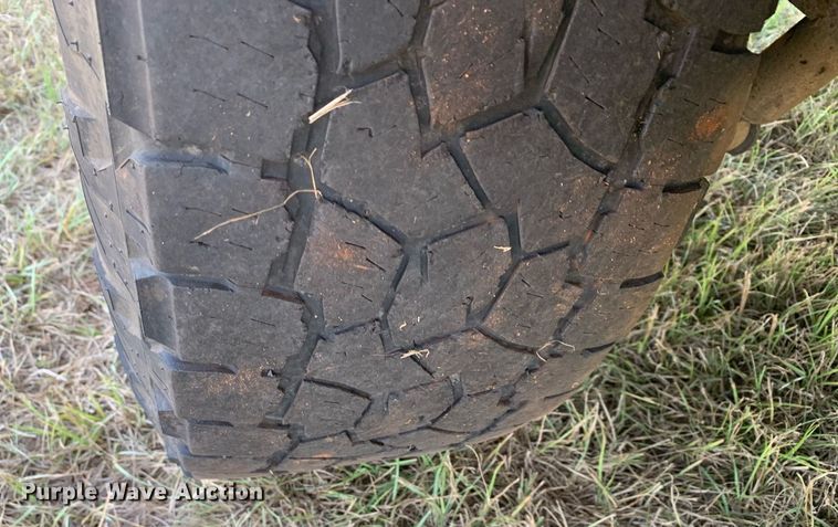 image for item JT9733 2018 GMC Sierra 1500  Double Cab flatbed pickup truck