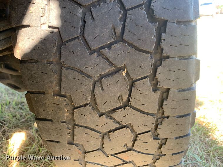 image for item JT9733 2018 GMC Sierra 1500  Double Cab flatbed pickup truck