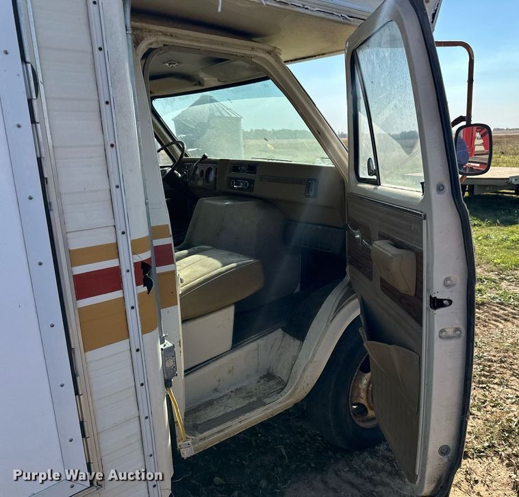 image for item LR9500 1976 Coachmen Chevy Van 30 RV