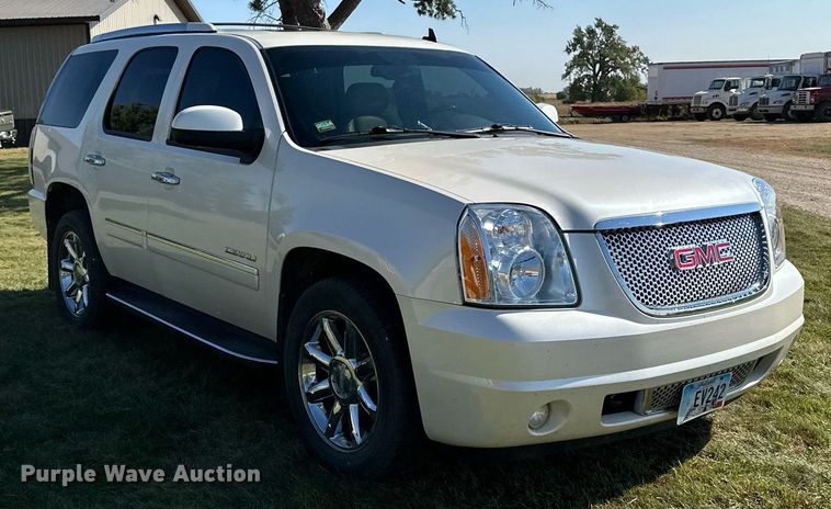 image for item LR9501 2011 GMC  Yukon Denali SUV