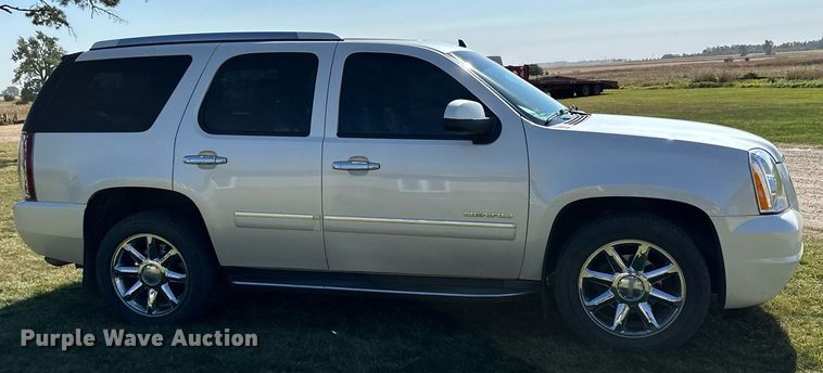 image for item LR9501 2011 GMC  Yukon Denali SUV
