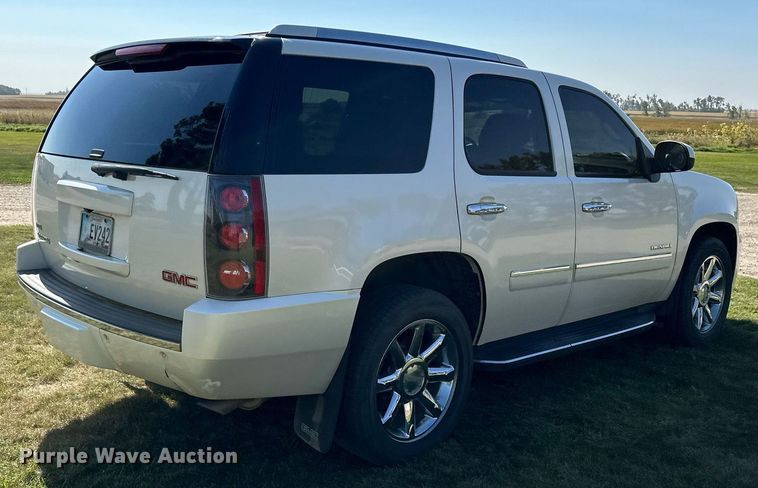 image for item LR9501 2011 GMC  Yukon Denali SUV