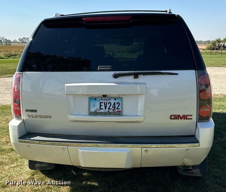 image for item LR9501 2011 GMC  Yukon Denali SUV