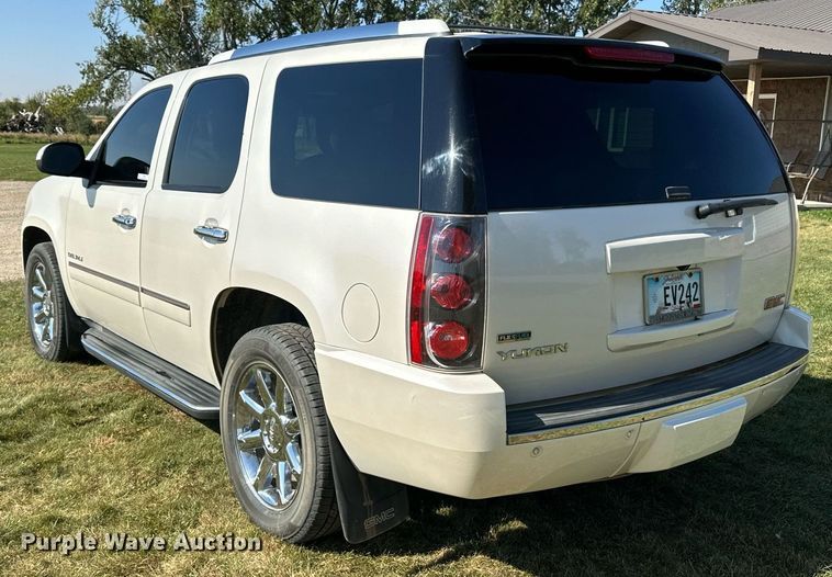 image for item LR9501 2011 GMC  Yukon Denali SUV