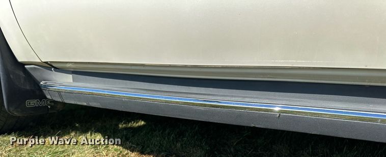 image for item LR9501 2011 GMC  Yukon Denali SUV