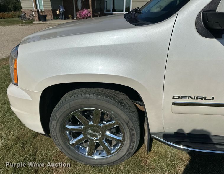 image for item LR9501 2011 GMC  Yukon Denali SUV
