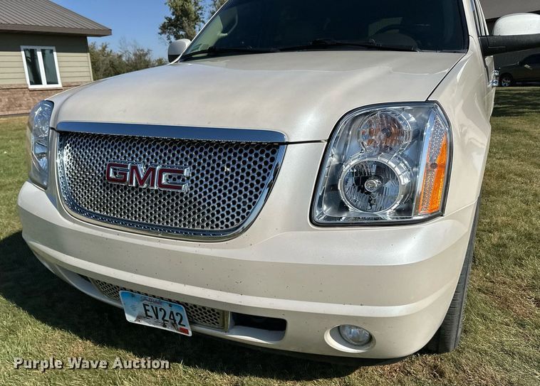 image for item LR9501 2011 GMC  Yukon Denali SUV