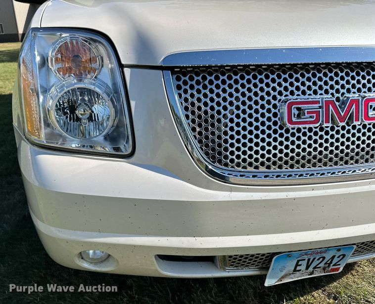 image for item LR9501 2011 GMC  Yukon Denali SUV