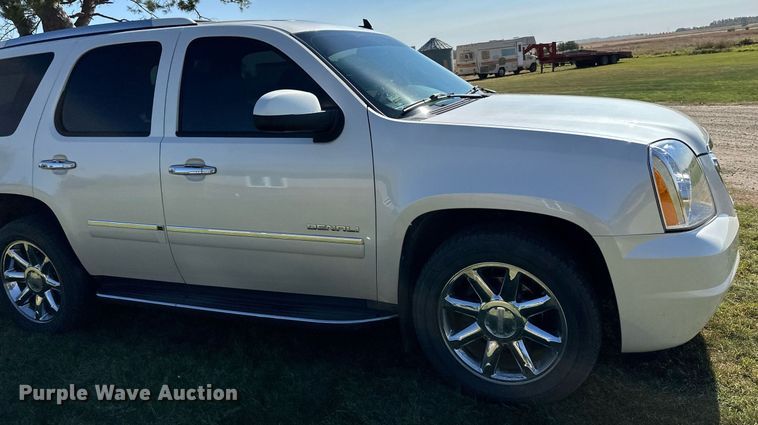 image for item LR9501 2011 GMC  Yukon Denali SUV