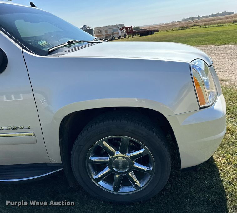 image for item LR9501 2011 GMC  Yukon Denali SUV