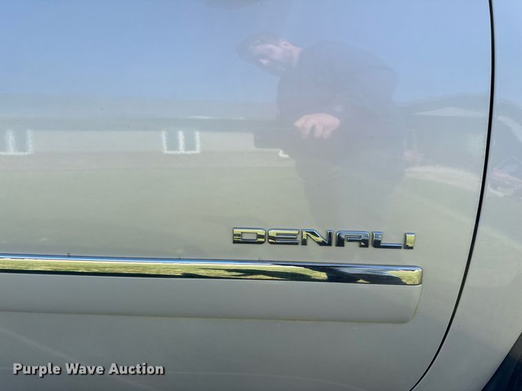 image for item LR9501 2011 GMC  Yukon Denali SUV