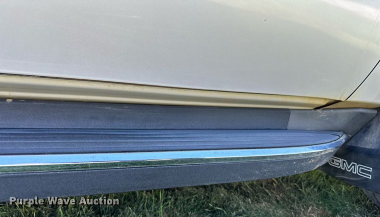 image for item LR9501 2011 GMC  Yukon Denali SUV