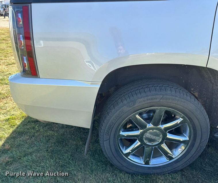 image for item LR9501 2011 GMC  Yukon Denali SUV