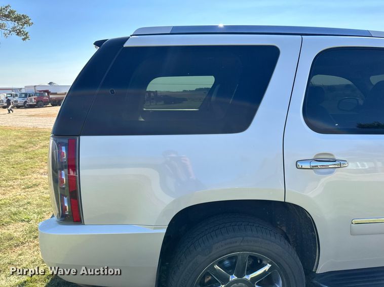 image for item LR9501 2011 GMC  Yukon Denali SUV