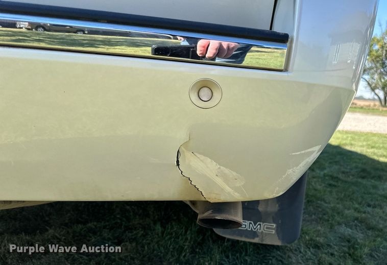 image for item LR9501 2011 GMC  Yukon Denali SUV