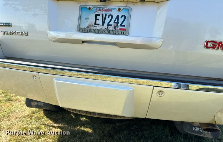 image for item LR9501 2011 GMC  Yukon Denali SUV