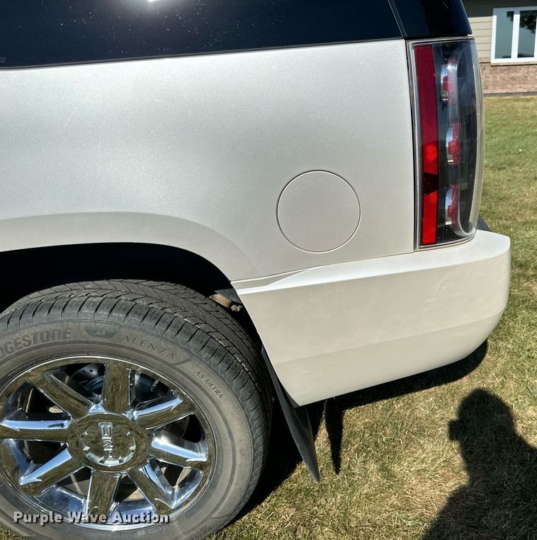 image for item LR9501 2011 GMC  Yukon Denali SUV