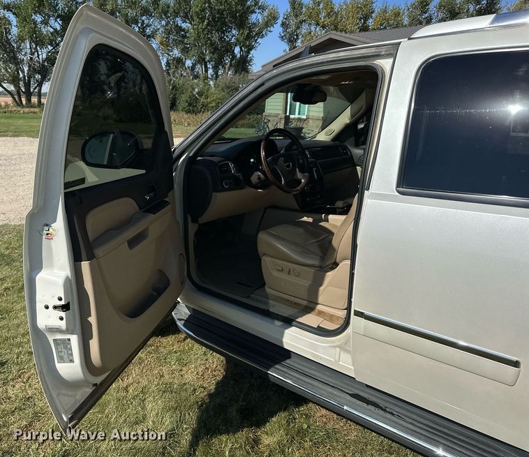 image for item LR9501 2011 GMC  Yukon Denali SUV