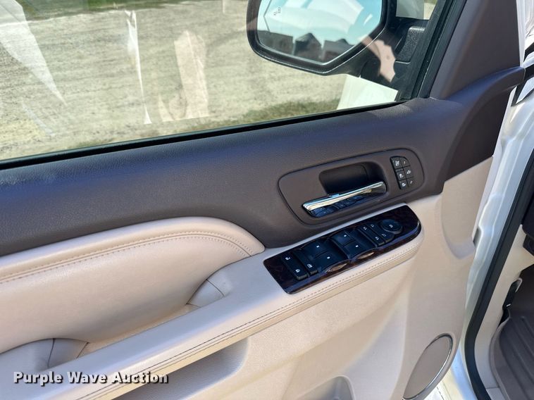 image for item LR9501 2011 GMC  Yukon Denali SUV