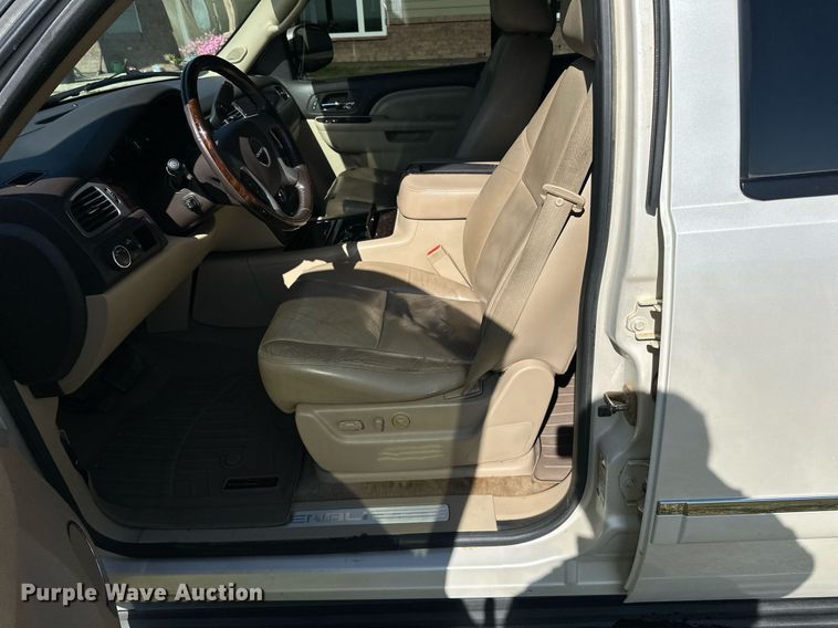 image for item LR9501 2011 GMC  Yukon Denali SUV