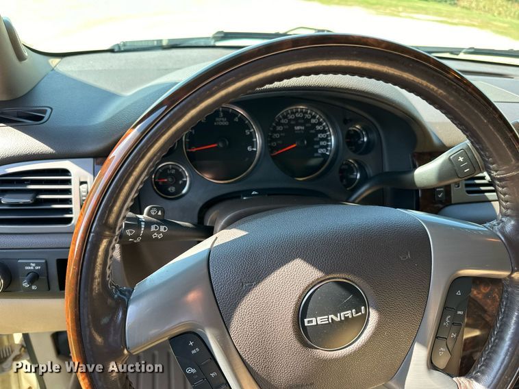 image for item LR9501 2011 GMC  Yukon Denali SUV