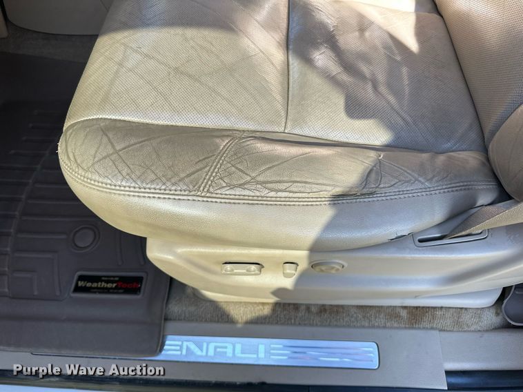 image for item LR9501 2011 GMC  Yukon Denali SUV