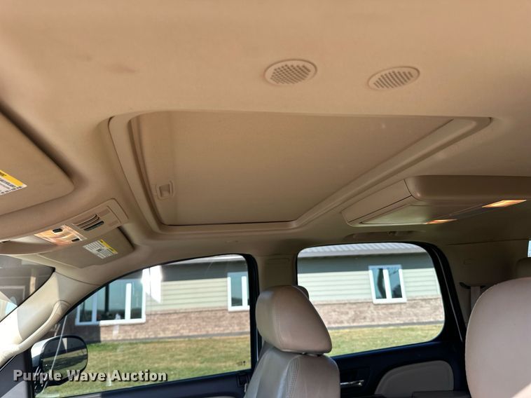 image for item LR9501 2011 GMC  Yukon Denali SUV